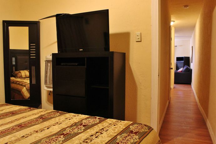 Imagen de la habitación del Hotel Suites Las Misiones. Foto 9