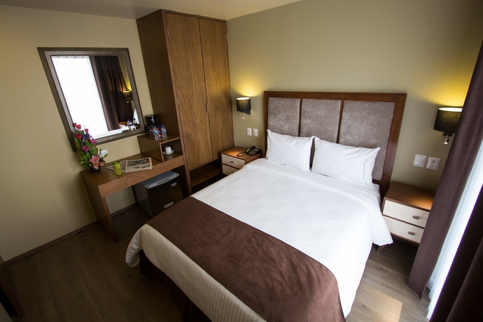 Imagen de la habitación del Hotel Suites Lerma. Foto 15