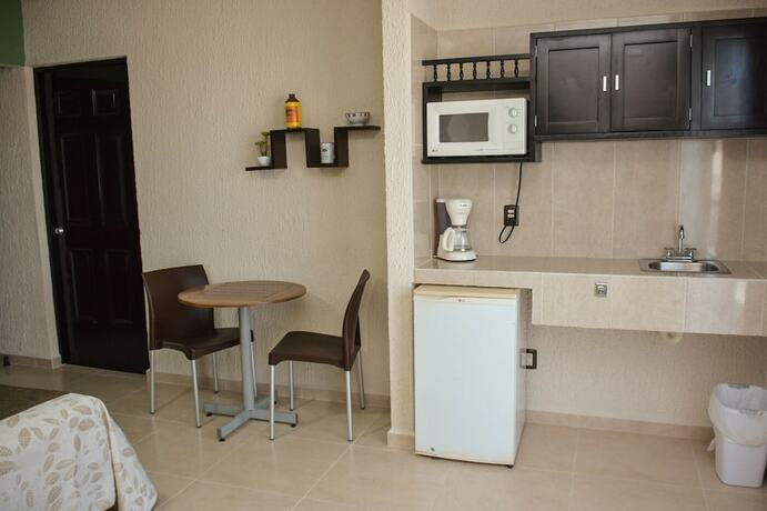 Imagen de la habitación del Hotel Suites Los Arcos. Foto 15