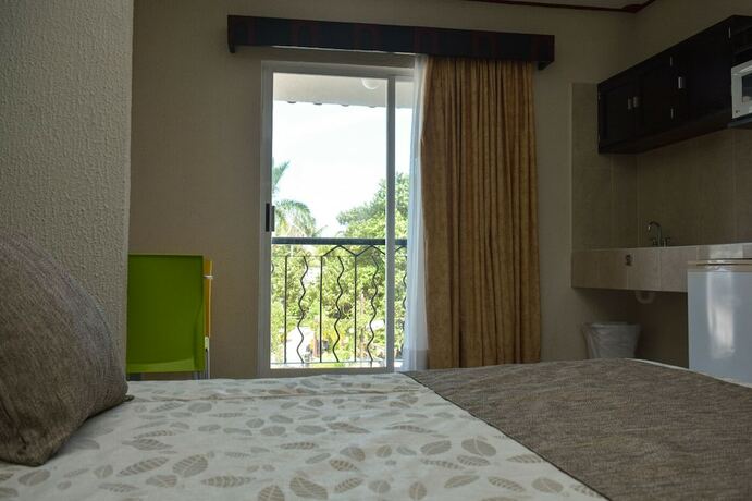 Imagen de la habitación del Hotel Suites Los Arcos. Foto 18