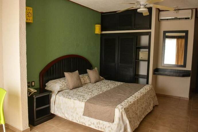 Imagen general del Hotel Suites Los Arcos, Isla Mujeres. Foto 1