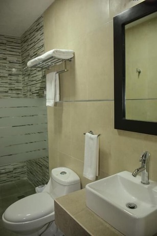Imagen general del Hotel Suites Los Arcos, Isla Mujeres. Foto 2