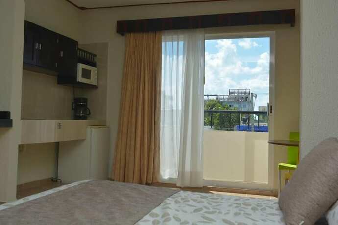Imagen general del Hotel Suites Los Arcos, Isla Mujeres. Foto 3