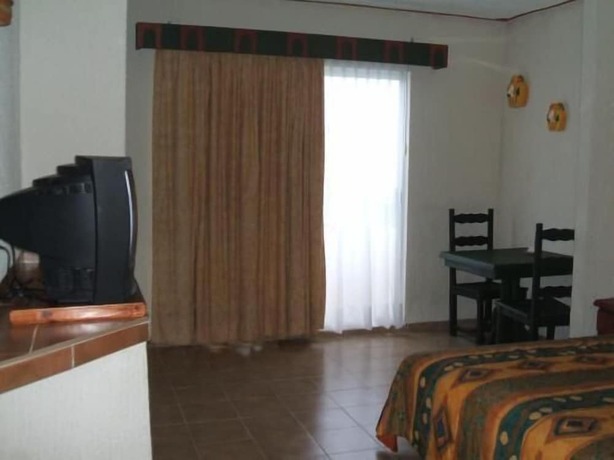 Imagen general del Hotel Suites Los Arcos, Isla Mujeres. Foto 5