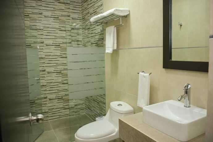 Imagen general del Hotel Suites Los Arcos, Isla Mujeres. Foto 7