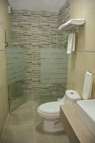 Imagen general del Hotel Suites Los Arcos, Isla Mujeres. Foto 12