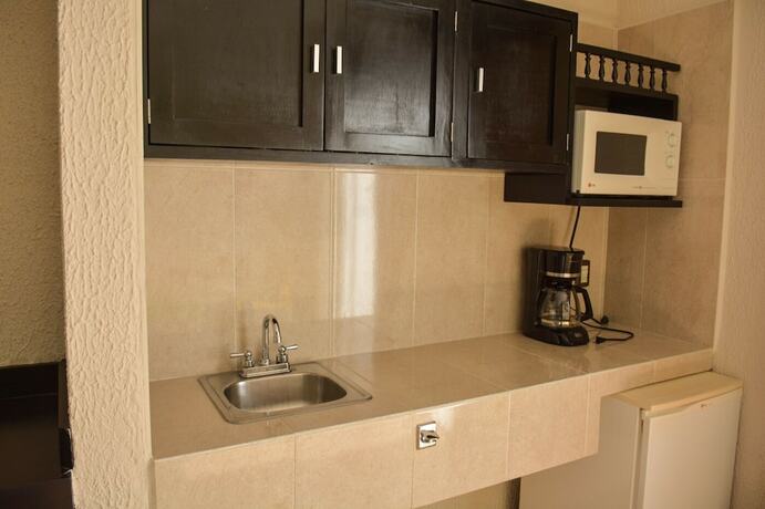 Imagen de la habitación del Hotel Suites Los Arcos, Isla Mujeres. Foto 20