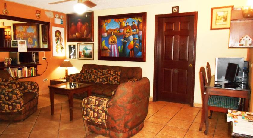 Imagen de los interiores del Hotel Suites Los Jicaros. Foto 9
