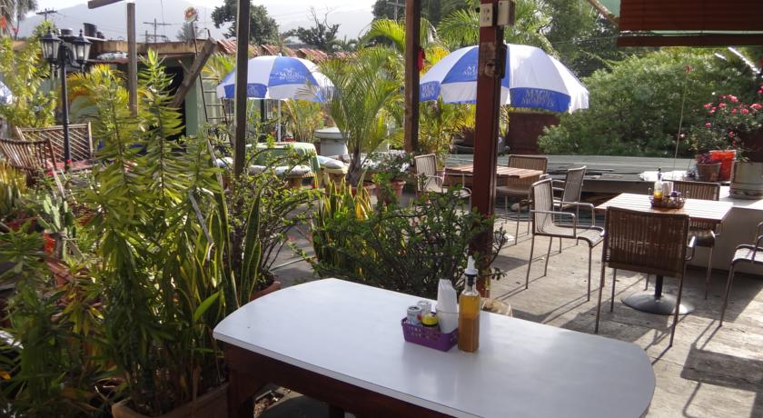 Imagen de los exteriores del Hotel Suites Los Jicaros. Foto 6