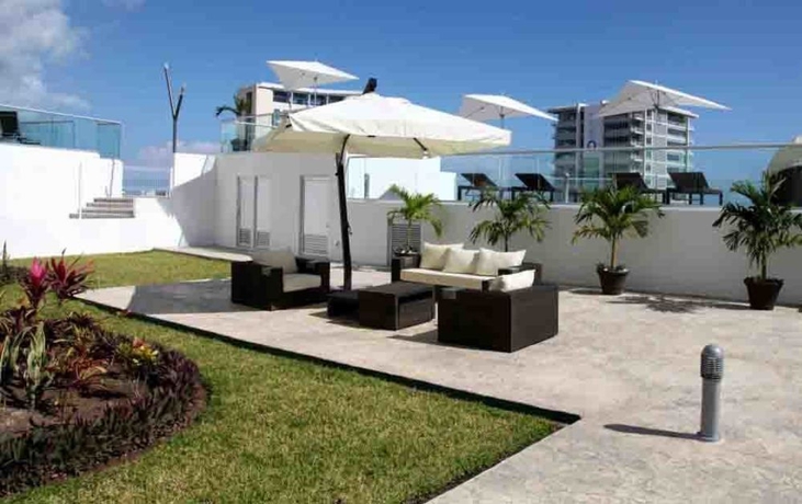 Imagen de los exteriores del Hotel Suites Malecon Cancun. Foto 4