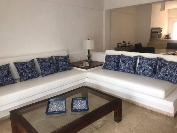 Imagen de la habitación del Hotel Suites Mar Elena. Foto 9