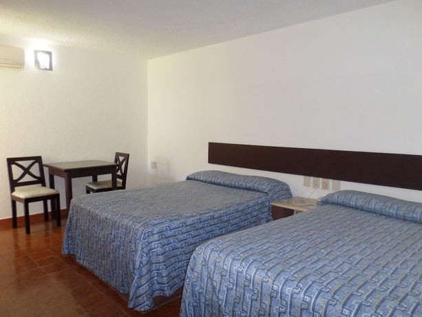 Imagen de la habitación del Hotel Suites Mediterraneo. Foto 2