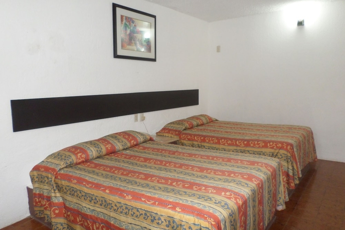 Imagen de la habitación del Hotel Suites Mediterraneo. Foto 3