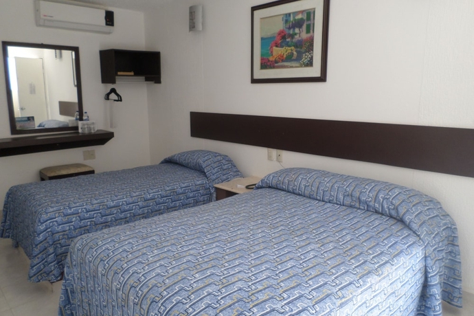 Imagen de la habitación del Hotel Suites Mediterraneo. Foto 6