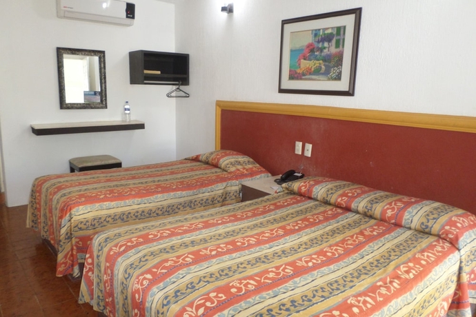 Imagen de la habitación del Hotel Suites Mediterraneo. Foto 8