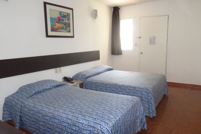 Imagen de la habitación del Hotel Suites Mediterraneo. Foto 9