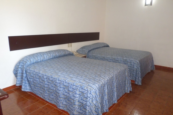 Imagen de la habitación del Hotel Suites Mediterraneo. Foto 10
