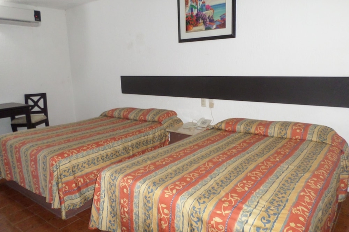 Imagen de la habitación del Hotel Suites Mediterraneo. Foto 11