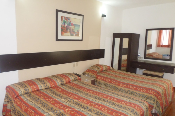 Imagen de la habitación del Hotel Suites Mediterraneo. Foto 12