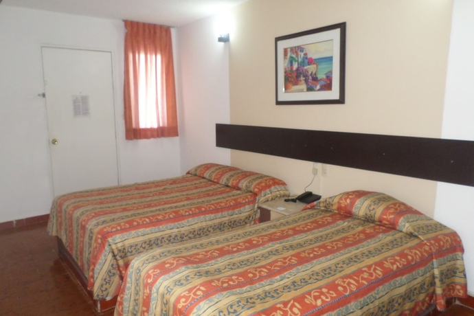 Imagen de la habitación del Hotel Suites Mediterraneo. Foto 13