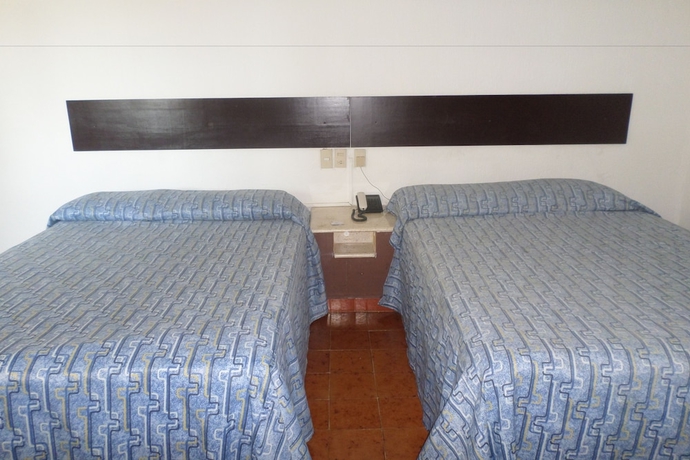 Imagen de la habitación del Hotel Suites Mediterraneo. Foto 14