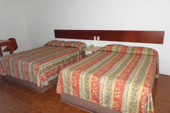 Imagen de la habitación del Hotel Suites Mediterraneo. Foto 15