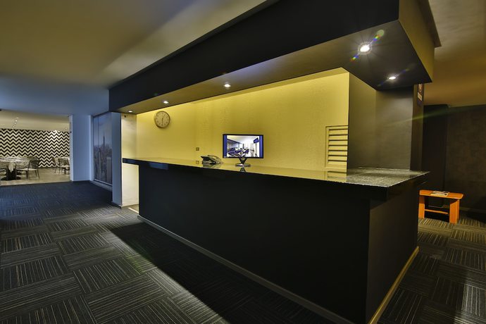 Imagen de los interiores del Hotel Suites Meson del Cid. Foto 20