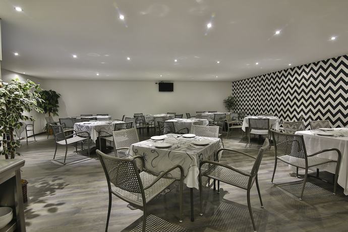 Imagen del bar/restaurante del Hotel Suites Meson del Cid. Foto 6