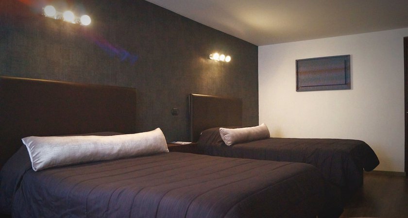 Imagen de la habitación del Hotel Suites Meson del Cid. Foto 13