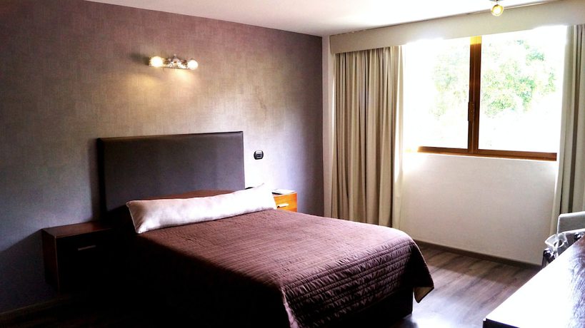 Imagen de la habitación del Hotel Suites Meson del Cid. Foto 16