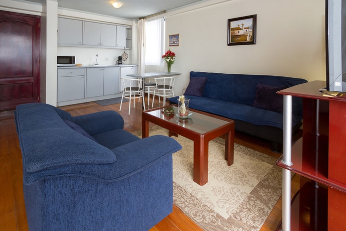 Imagen de los interiores del Hotel Suites Metropoli. Foto 9