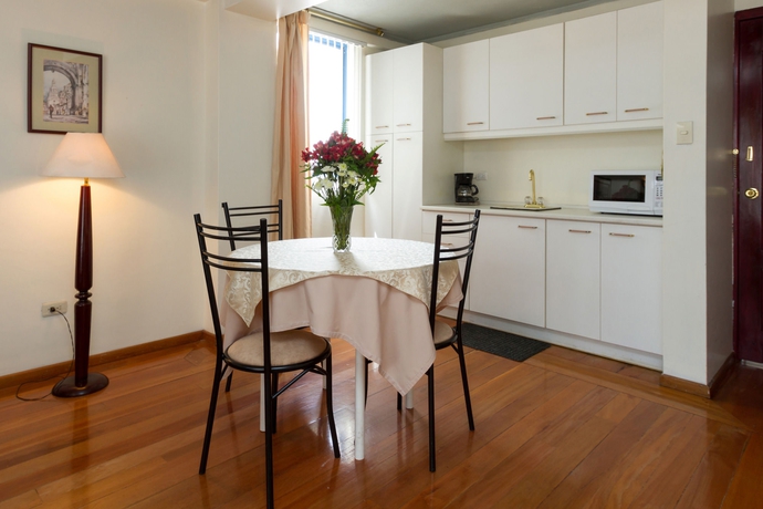 Imagen de la habitación del Hotel Suites Metropoli. Foto 2