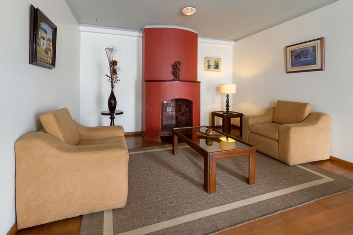 Imagen de los interiores del Hotel Suites Metropoli. Foto 15