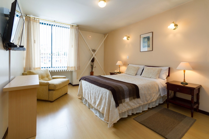 Imagen de la habitación del Hotel Suites Metropoli. Foto 7