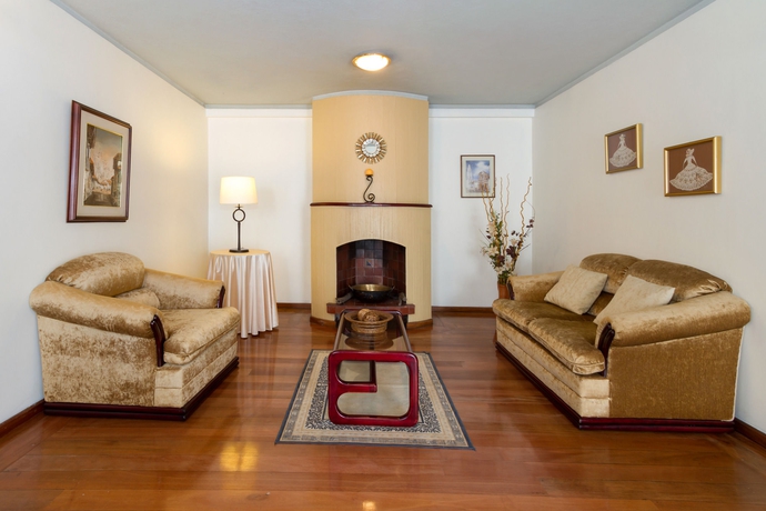 Imagen de los interiores del Hotel Suites Metropoli. Foto 16