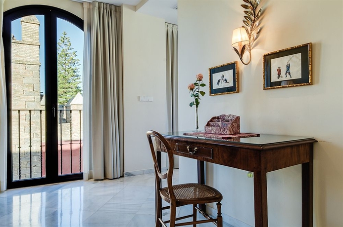 Imagen de la habitación del Hotel Suites Murillo Alcazar. Foto 6