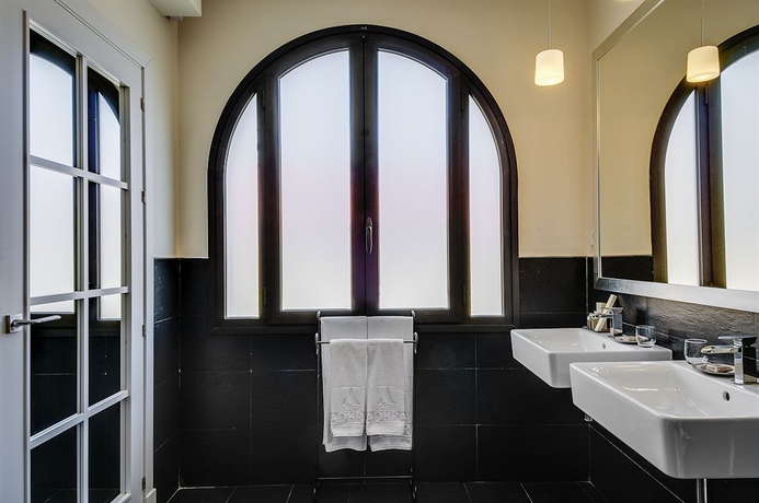 Imagen de la habitación del Hotel Suites Murillo Alcazar. Foto 7