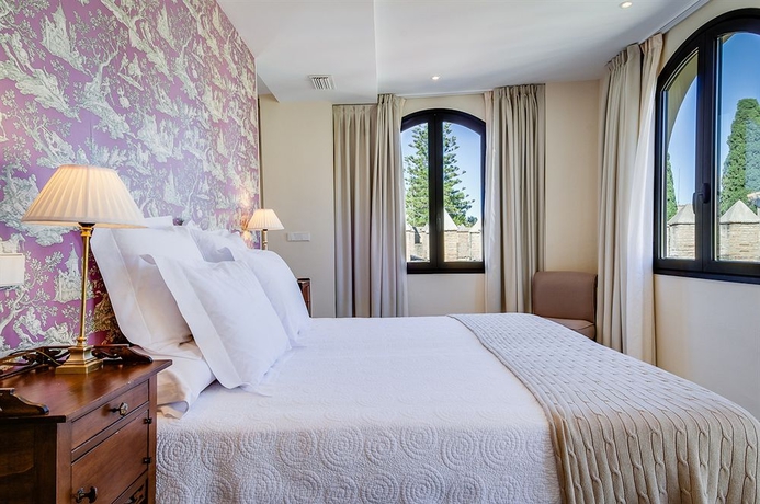 Imagen de la habitación del Hotel Suites Murillo Alcazar. Foto 8
