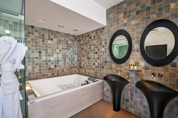 Imagen de la habitación del Hotel Suites Natura Mas Tapiolas. Foto 10