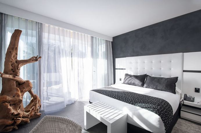 Imagen de la habitación del Hotel Suites Natura Mas Tapiolas. Foto 13