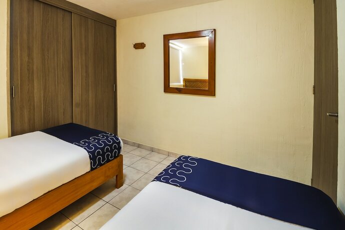 Imagen general del Hotel Suites Navata. Foto 11