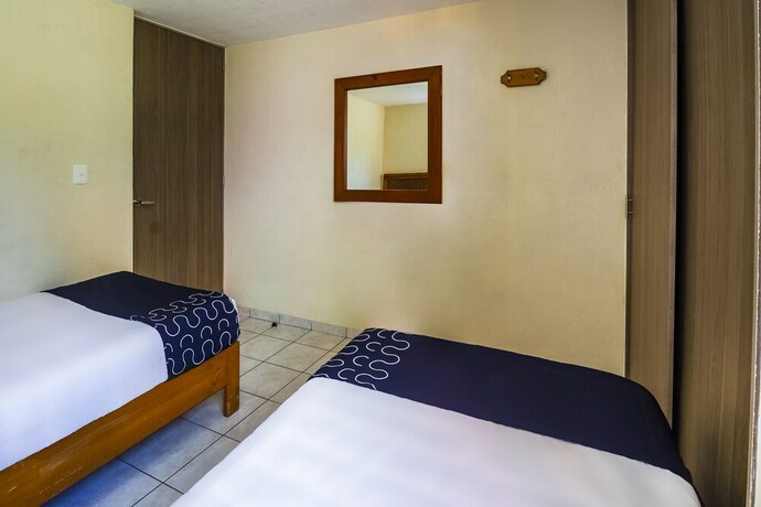Imagen de la habitación del Hotel Suites Navata. Foto 18