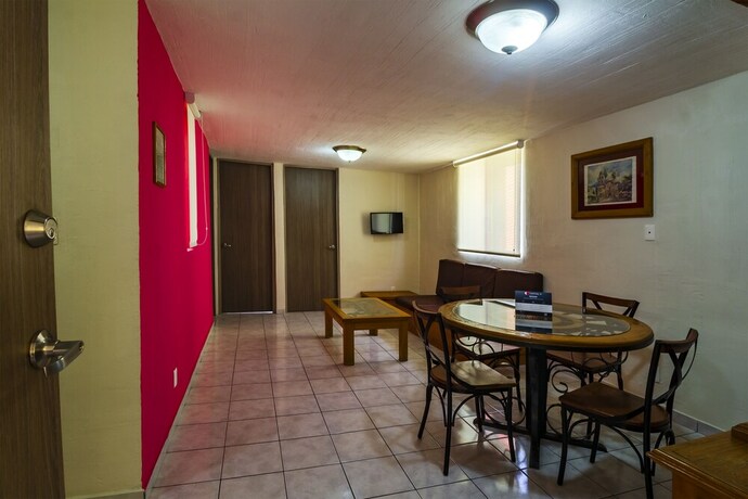 Imagen de la habitación del Hotel Suites Navata. Foto 21