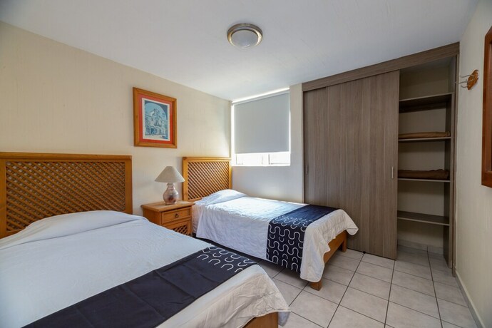Imagen de la habitación del Hotel Suites Navata. Foto 22