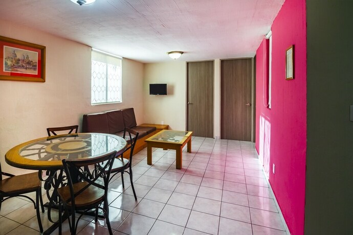 Imagen de la habitación del Hotel Suites Navata. Foto 25