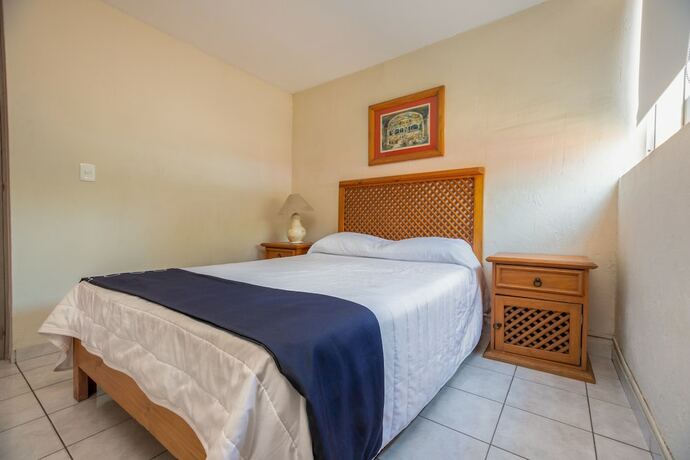 Imagen de la habitación del Hotel Suites Navata. Foto 33