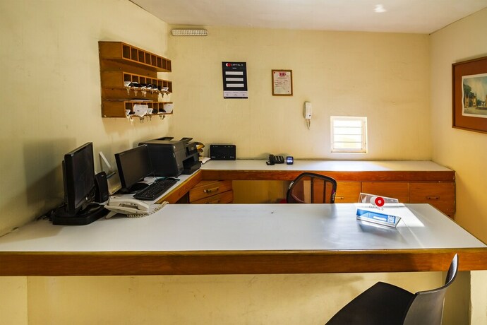 Imagen de los interiores del Hotel Suites Navata. Foto 35