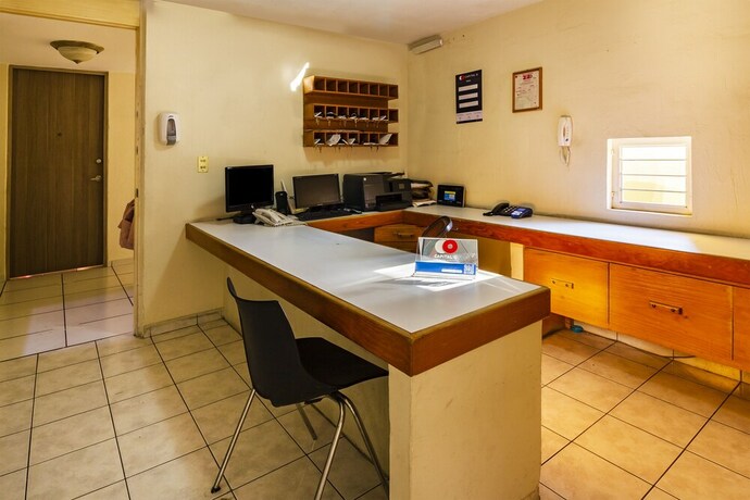 Imagen de los interiores del Hotel Suites Navata. Foto 36