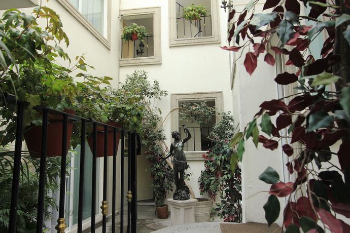 Imagen de la habitación del Hotel Suites Newton. Foto 3