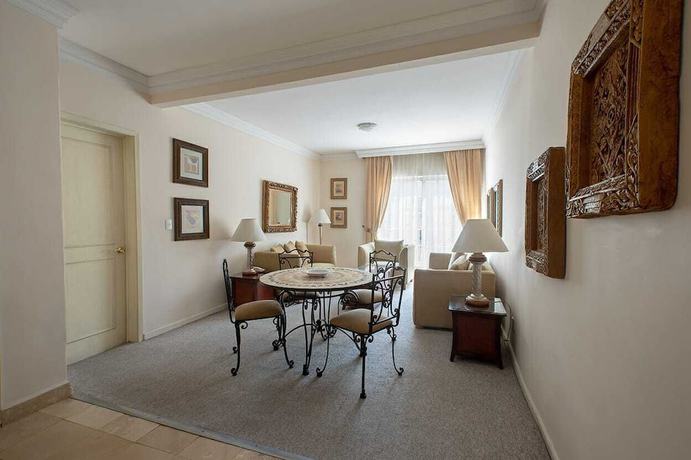 Imagen de la habitación del Hotel Suites Newton. Foto 5